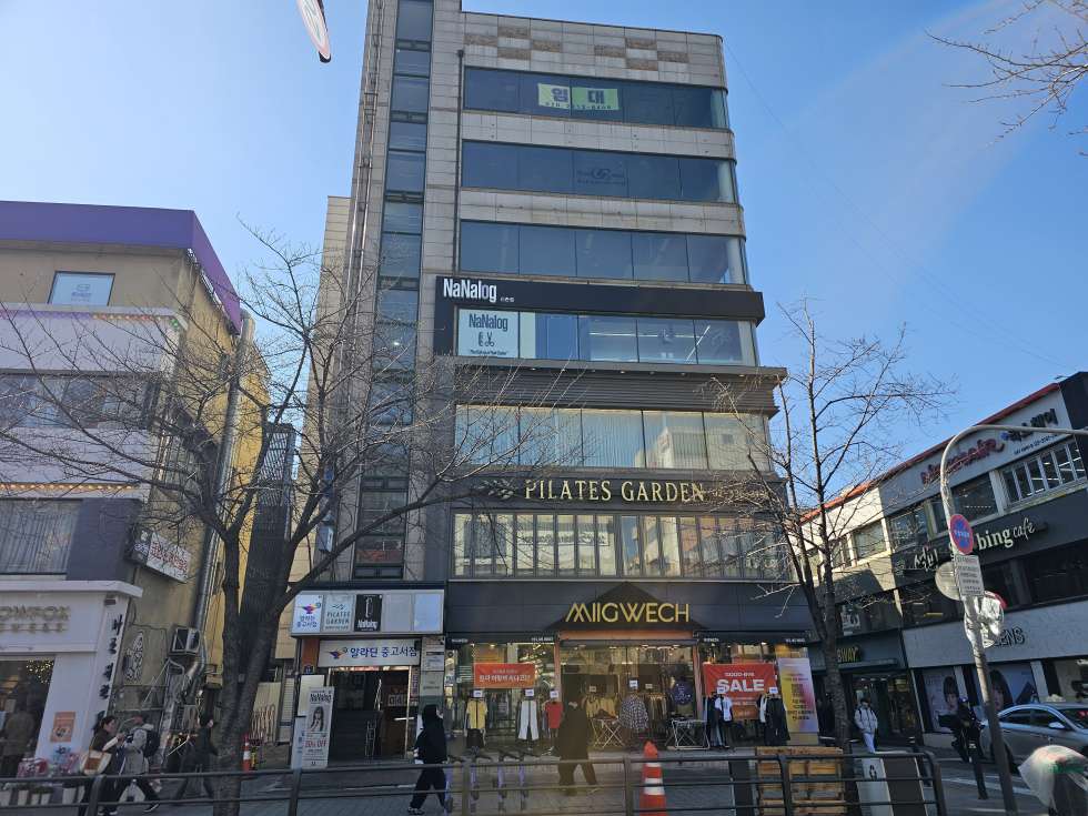 서울 서대문구 창천동 신촌 메인거리 유동인구가 쏟아지는 병원 학원 최적화 A급 입지 월세 매물번호 20483 사진 1