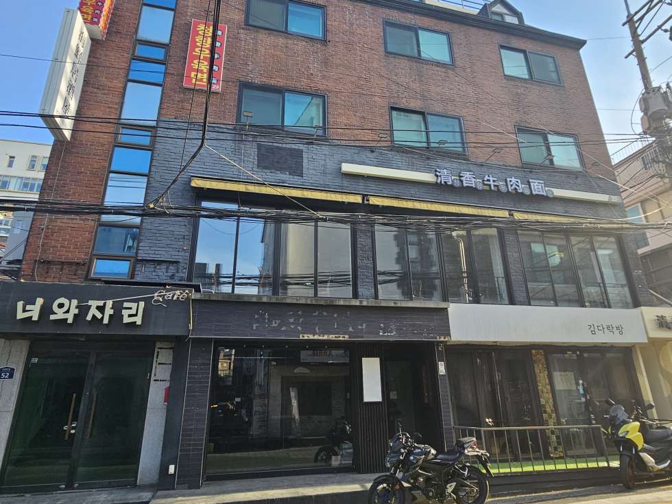 서울 서대문구 창천동 연세대 메인 상권 인테리어 비용 아끼고 바로 수익 내는 곳 월세 매물번호 20246 사진 1