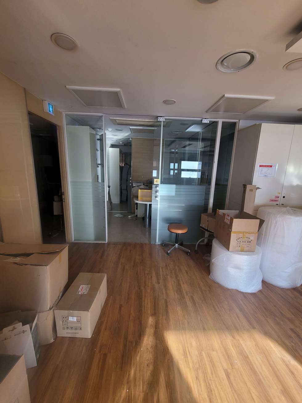 서울 서대문구 창천동 RS64 신촌역세권 앞 압도적 규모와 개방감을 갖춘 무권리 광장뷰(세인빌딩) 월세 매물번호 20195 사진 4