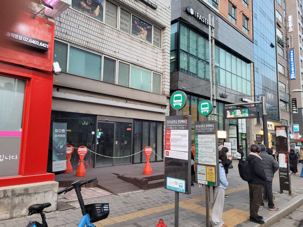 서울 서대문구 창천동 신촌역 5분거리 버스정류장 바로 앞, 접근성 ,가시성 최고! 월세 매물번호 19947 사진 1